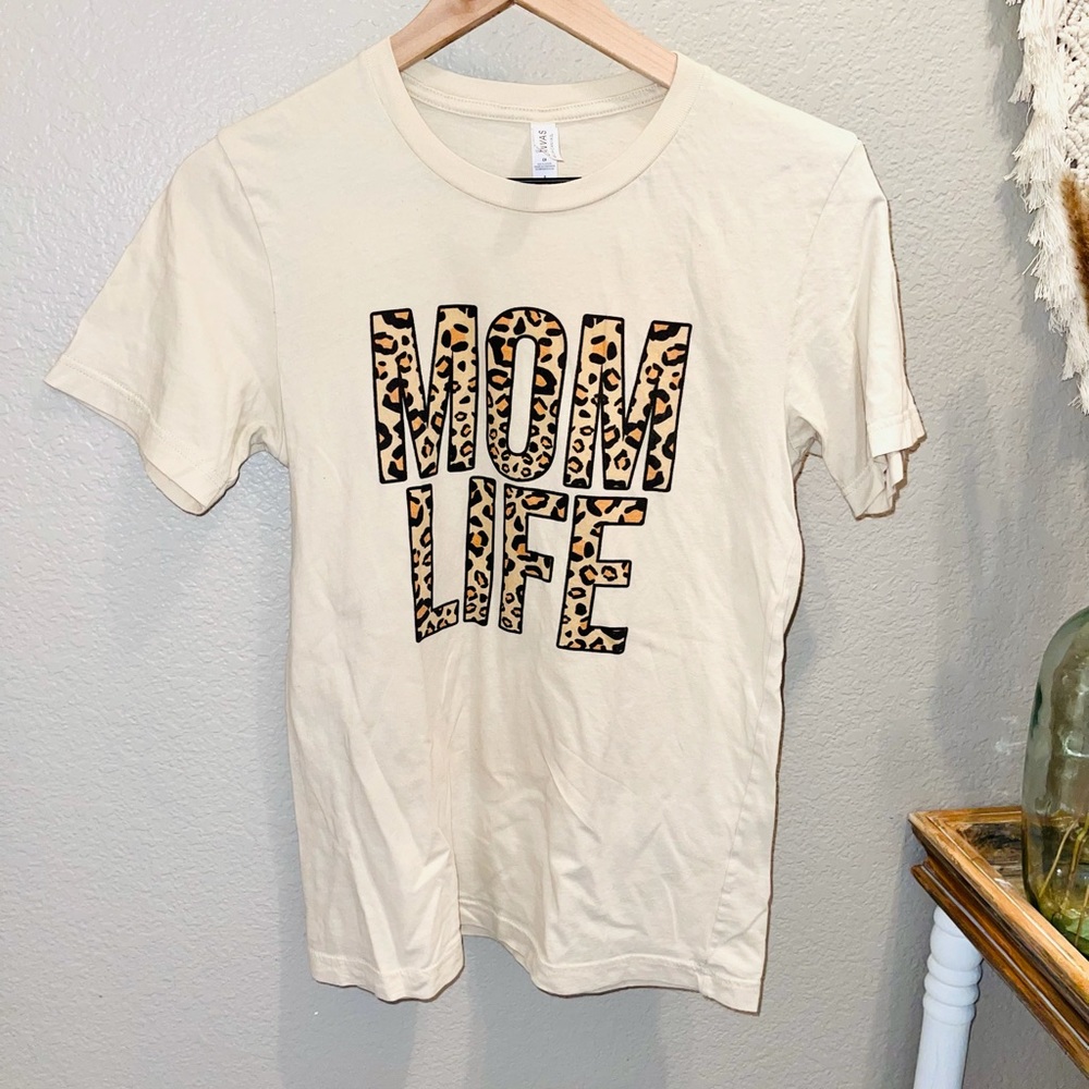 Mom Life leopard shirt. Size Small